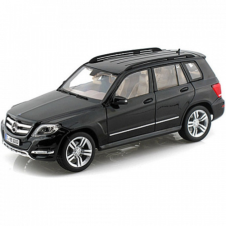 Масштабная модель автомобиля Maisto 1:18 Мерседес Бенц GLK (36200) black