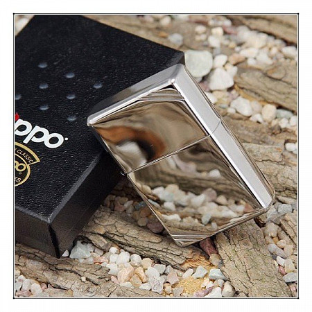 На картинке изображен Зажигалка Zippo Vintage w/ Slashes High Polish Chrome 260 Зажигалка Zippo Vintage w/ Slashes High Polish Chrome 260