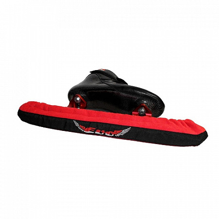На картинке изображен Чехлы мягкие EVO Для конькобежных коньков 100-100 black/red Чехлы мягкие EVO Для конькобежных коньков 100-100 black/red