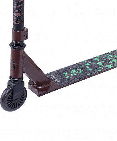 На картинке изображен Самокат трюковый XAOS Ivy brown Самокат трюковый XAOS Ivy brown