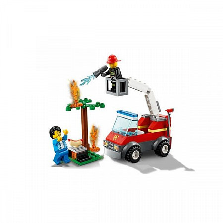 На картинке изображен Конструктор LEGO City Пожар на пикнике 60212 Конструктор LEGO City Пожар на пикнике 60212