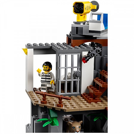 Конструктор LEGO City Полицейский участок в горах 60174