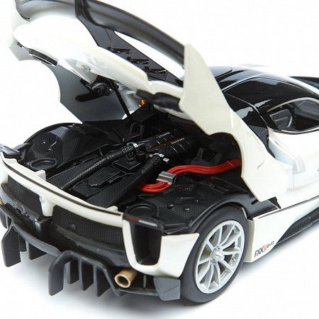 Коллекционная машина Bburago 1:18 Ferrari FXX-K Evo (18-16012) silver