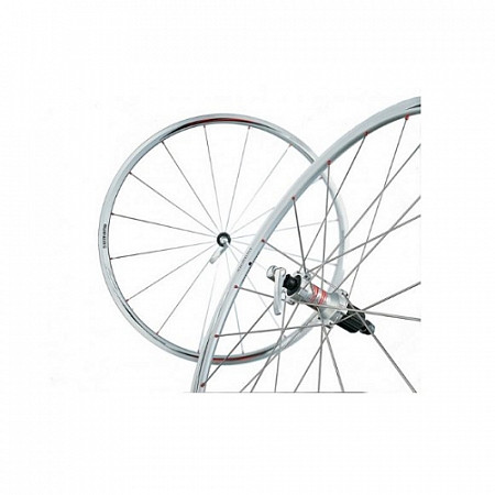 На картинке изображен Колеса Shimano WH-RS10-A 700C silver EWHRS10AFRCAY Колеса Shimano WH-RS10-A 700C silver EWHRS10AFRCAY