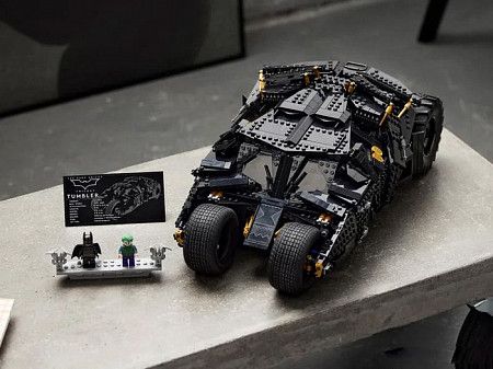 Конструктор LEGO  SUPER HEROES Бэтмобиль «Тумблер» 76240