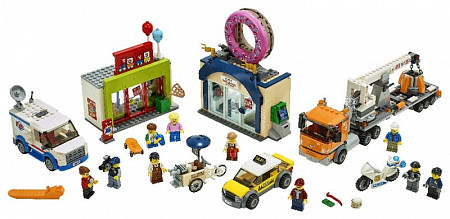 Конструктор LEGO City Открытие магазина по продаже пончиков 60233