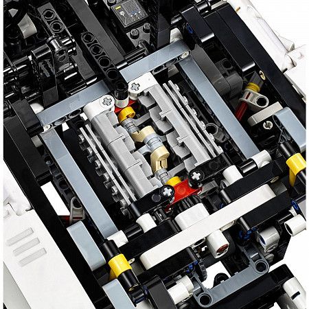Конструктор LEGO Technic Porsche 911 RSR 42096