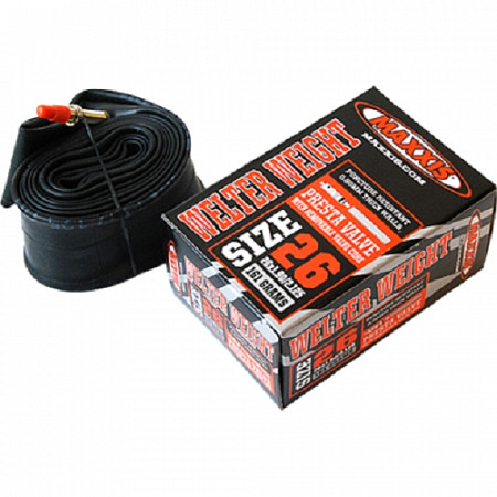 На картинке изображен Велокамера Maxxis Presta Welter, 26x2.2/2.5 black велониппель, IB67705900 Велокамера Maxxis Presta Welter, 26x2.2/2.5 black велониппель, IB67705900