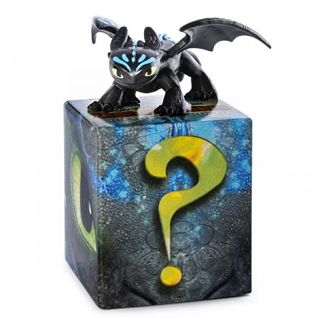 На картинке изображен Фигурки Spin Master Dragons Беззубик+ фигурка-сюрприз 6045092 Фигурки Spin Master Dragons Беззубик+ фигурка-сюрприз 6045092