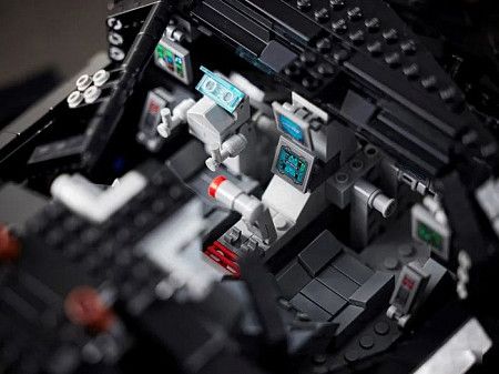 Конструктор LEGO  SUPER HEROES Бэтмобиль «Тумблер» 76240