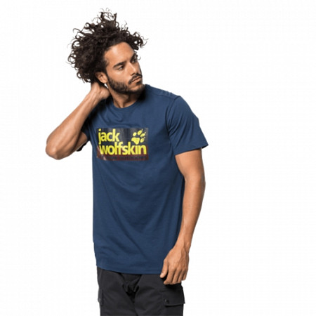 На картинке изображен Футболка мужская Jack Wolfskin Logo T M dark indigo Футболка мужская Jack Wolfskin Logo T M dark indigo